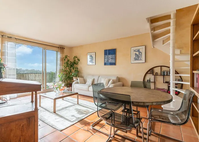 Duplex Calme Avec Balcon Et Vue Panoramique Appartement