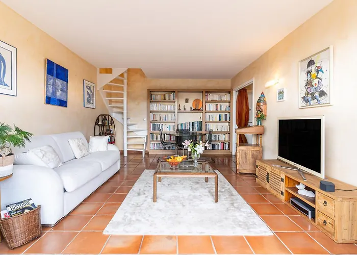 Duplex Calme Avec Balcon Et Vue Panoramique *